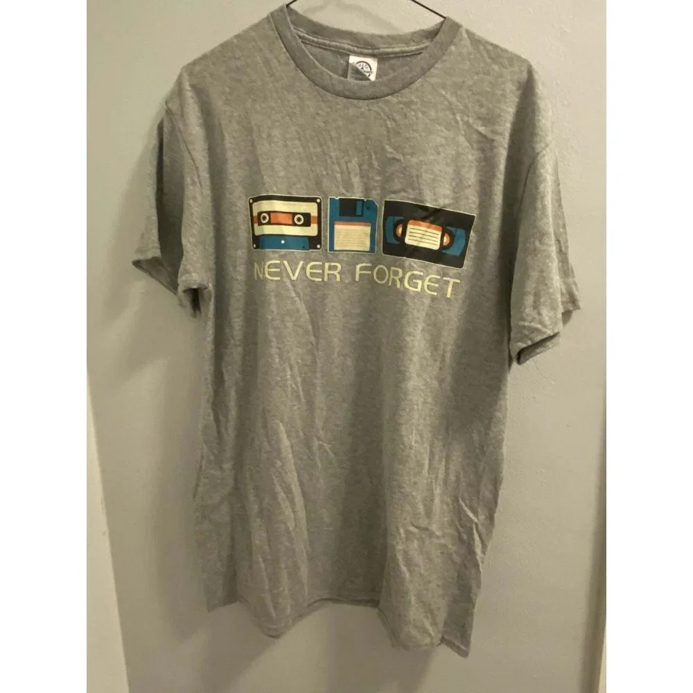 MEN OLD SCHOOL NEVER FORGET GRAPHIC TEE - SIZE MEDIUM - GREAT CONDITION